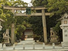 大山祇神社に到着です。亀老山展望台から車で、35分くらいでした。

駐車場は、神社のすぐ前に8台くらいのスペースがあり、
平日なので、ギリギリ停められました。