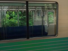 西武線の拝島線にのって、萩山駅で乗り換えます。