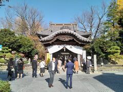 続いて『鑁阿寺(ばんなじ)』という寺院。
足利学校のすぐ裏手にあり、歩いてすぐです。