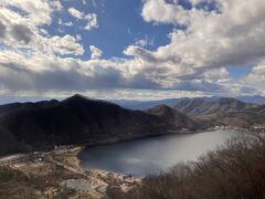 レンタカーで榛名湖まで来た
榛名山ロープウェイ途中から榛名湖と向こうに見えるのは浅間山