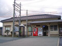 一つ隣の駅「佐津駅」に来ました、

昔ながらの駅舎がまだ残っていて良かったです！、開業が明治４４年で当時からの駅舎のままですがそれなりには改築・改修はされてます。

＊詳細はクチコミでお願いします