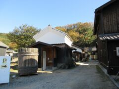 次はやまろく醤油さんにお邪魔します。ここまでの道が狭く、軽自動車で良かったなぁと思いました。予約なしで見学可能なのがポイント。朝食では、納豆を食べずに来ました。