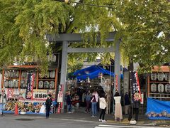 場外市場を抜けて少し歩いたところにある神社。
波除神社です。
この日は酉の市でした。