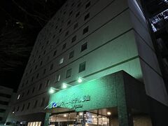 今日からコンフォートホテルに２泊、お世話になります。

東口は少し寂しい雰囲気で、周辺にはアルファワンというホテルと
コンビニ、レンタカーショップが数件。
