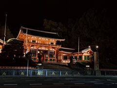折角京都に来たのだからと八坂神社へお参りしました。