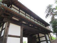 弘前公園には城の門などもたくさんあります。