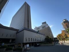 駅から歩いて１０分ほどで宿泊するホテル『リーガロイヤルホテル大阪』に到着。
こちらのホテルは初めての宿泊☆