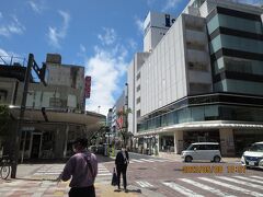 直ぐ近くの繁華街に伊勢丹がありました。
この辺りの商店街で気になったのが貴金属店が多い！
やっぱり家康の影響？なんて思っちゃいました。
あれ？金好きは秀吉？
