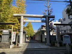 深川神明宮。
深川発祥の地として信仰を集める神社。
この地を開拓した摂津国の深川八郎右衛門から深川の地名の由来だそうです。