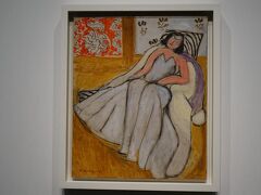 「若い女性と白い毛皮の外套」1944年 グルノーブル美術館寄託
ともちゃん、マティスはNHKびじゅチューンの「ダンス寿司」で知っているようで大喜びでした。