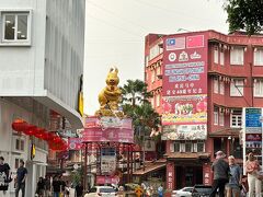 ジョンカーストリート、こちらがマラッカの中心地。
のんびりとした街の雰囲気とは反対に、車通りが激しくヒヤヒヤしました。