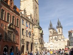 プラハ到着後、歴史建築が並ぶ旧市街へ向かいます。
