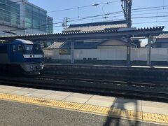 列車が来るまで時間があるので、ホームでひと息。