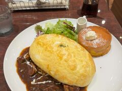 ではなく、静岡駅で下車。ここでお昼ご飯を食べます。