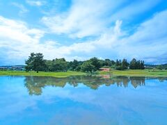 金鶏山の麓に位置する「無量光院跡」。
藤原三代秀衡が宇治の平等院鳳凰堂を模して
建立した寺院の跡。
それにしても、藤原氏は池がお好きですな。
（但し池の水張は春～秋のみ）