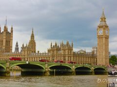 ビックベンを眺めると
ロンドンにやって来たと実感しますよね。