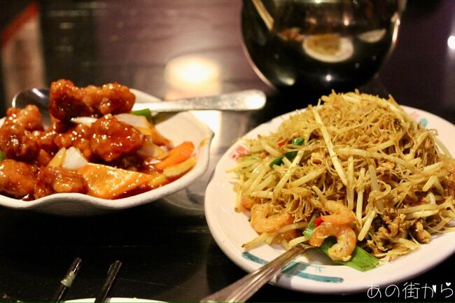 なるべく違うものをと思いつつ<br />オーダーの際、つい口に出るのは<br />酢豚は安定の美味しさ。<br />固焼きソバも頼んでみました。