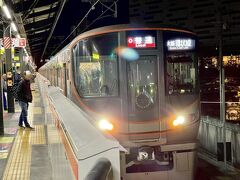 朝 5:29　JR新今宮駅から環状線内回りに乗車

ホテルのフロントは 6:00 にならないと開かないし、キーボックスもない。なので鍵は部屋に置いてホテルを後にした。そう言う条件でデポジット￥1,000は最初から払っていない。

フロントのおばちゃんの粋な計らい。信用してくれてありがとう。