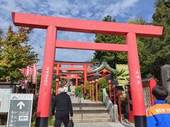 家をでてから約４時間で犬山城の麓にたどり着きました。途中ちょっとした渋滞あり、犬山城の第２駐車場までちょっと遠かったりしたためです。ちなみに第２駐車場からここまでは５分くらいと、結構近かったです。