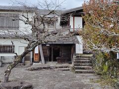 藤村記念館です。中には直筆の藤村の原稿や執筆していた部屋が残されていました。
藤村の未完の小説もここだけで販売しているそうです。