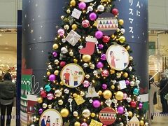 立川駅ビルのグランデュオ立川のクリスマスツリーです