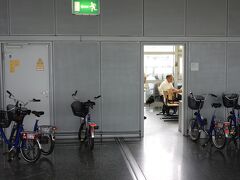 フランクフルト空港といえば、自転車！

フランクフルト空港の自転車おじさんは、こちら↓
https://4travel.jp/travelogue/11657977