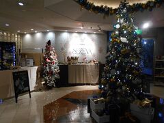 レストラン・セリーナにクリスマス・ツリーが飾ってありました。