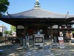 古義真言宗御室派で、もと大三島大山祇神社の属坊として宮浦（大三島）に建てられたものですが、正治年間（1199～1201）に別宮大山祇神社の別当寺として8坊が移されたものの一つです。