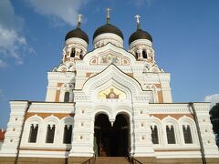 アレクサンドルネフスキー大聖堂。
内部は撮影禁止です。
ロシア正教の教会はカトリックやプロテスタントの教会と全然雰囲気違いますね。