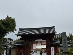 唐招提寺を出て薬師寺へ。唐招提寺から西ノ京駅方面へ、徒歩１０分かからないくらい。