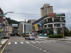 日月潭到着は10時過ぎ、約2時間弱かかりました。
天気予報では小雨のようですが、まだ雨は降っていません。