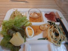 11月３０日
昨日同様、朝食をランチに振り替える。
パスタなど。