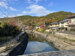 ４３＜山科疎水＞
　山科エリアの琵琶湖疏水は「山科疏水」と呼ばれ、川沿いに遊歩道が整備されています。春の桜は見事だそうです。　