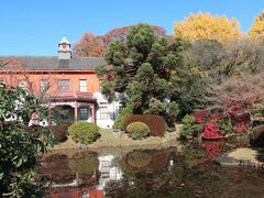 旧東京医学校本館には先週も来ましたが、建物内に入れるなら見てみたいと思って再訪しました。しかし、現在休館中で入れないみたいです。