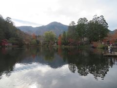 湯布院の観光名所の金鱗湖にやって来ました。
湯布院には2015年3月に観光特急「ゆふいんの森」で来て以来です。
https://4travel.jp/travelogue/11618937