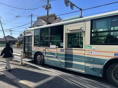 15分くらいバスに乗って、電車内で決めた最初の目的地へ。