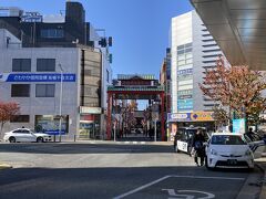 振り返ると商店街越しに仁王門が見える

11:50　高幡不動駅到着で本日のお散歩終了、4時間弱