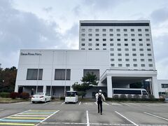 事前に頼んでいた送迎車でホテルへ。
今回の宿泊先はロイヤルホテル那須。