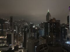 朝5時の香港の様子です。なんかエモい・・・。