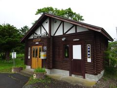 改めて駅舎です。