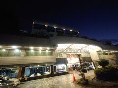 宿泊は、エンタープライザーホテル（企業家大飯店）
冬場なので、確実にシャワーから温水が出そうなホテルを狙った。
中でも、このホテルはバスタブがあるので、シャワーを浴びても、トイレがびちょびちょにならない。

台中駅からは5分ほど、忠孝夜市へも5分ほど。
ホテルの向かいにファミリーマート、同じ通りにセブンイレブンがある。