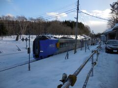 　ちょっと塩狩峠に寄り道。ちょうど、塩狩駅を稚内行き「サロベツ」が通過して行きました。
　まだ雪は少なめですが、路面がしばれています。無事に帰宅でき、感謝です。
