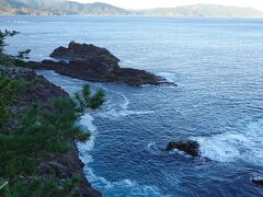 猊鼻渓の舟下りのあとは三陸海岸屈指の景勝地「碁石海岸」へ。