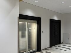 機内預け荷物がないので、カウンターでのチェックインはせず、午前7時のオープンに合わせIASS EXECUTIVE LOUNGE2へ。以前はターミナルの右端の方にあったような気がしましたが、左端の方にありました。