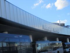 ウィーンの空港。
当時のメモによると、入国審査の際質問されてびっくりした。
と、ありました。
何を聞かれたのかはまったく覚えていません…。
こういうのってドキドキしちゃいますね。


