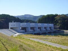 高田松原津波復興祈念公園の光景。2020年に完成した気仙川水門です。