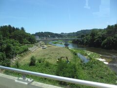 広瀬川を渡るときは地上に出て、きれいな景色が見えるので気持ち良いです。