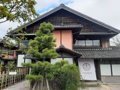 旧中埜半六邸。お庭（半六庭園）もあるので、あとで来ることにしました。

今回のメインである中埜家住宅は、この中埜半六のドイツ風別荘です。