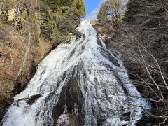 5分くらい歩くと湯滝