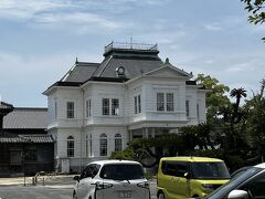 川下りの船から降りたのは柳川藩のお殿様立花家のお屋敷。
「御花」というブランドで旅館とレストランを展開している。
かつて、ここに一泊したことがある。